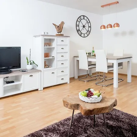 דירה Quaint In With Private Garden *