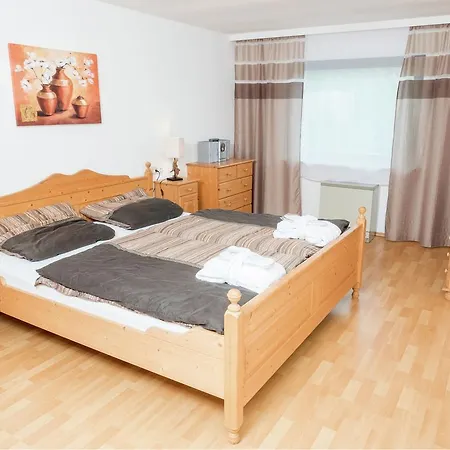 דירה Quaint In With Private Garden