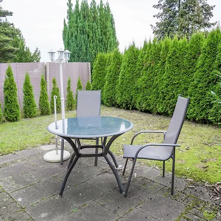 Quaint In With Private Garden דירה *