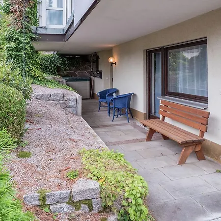 דירה Quaint In With Private Garden